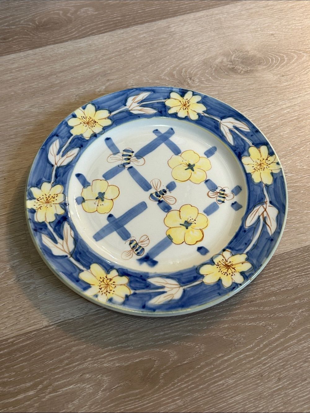 Honey Bee Vintage Hand Painted 1998 Ceramic 10.5 Dinner Plate Allied Imex Inc